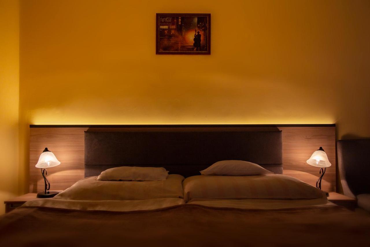 Bed and Breakfast Alabastrom Panzio Es Etterem Богач Екстер'єр фото
