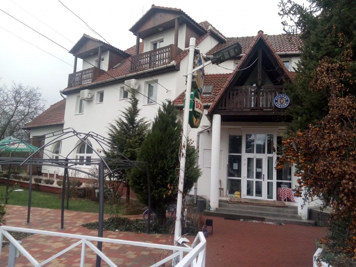 Bed and Breakfast Alabastrom Panzio Es Etterem Богач Екстер'єр фото