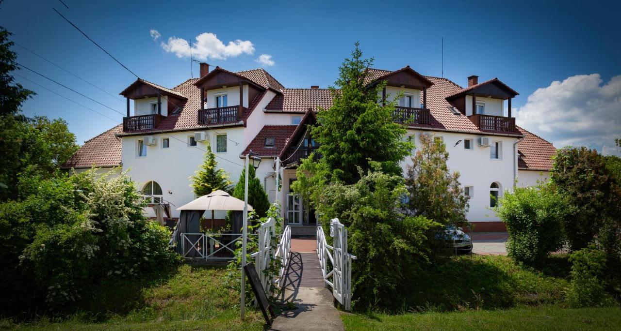 Bed and Breakfast Alabastrom Panzio Es Etterem Богач Екстер'єр фото